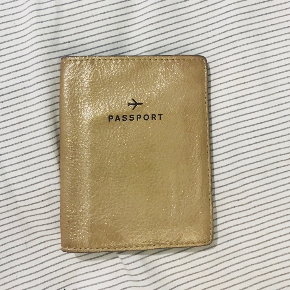 Fossil passport holder